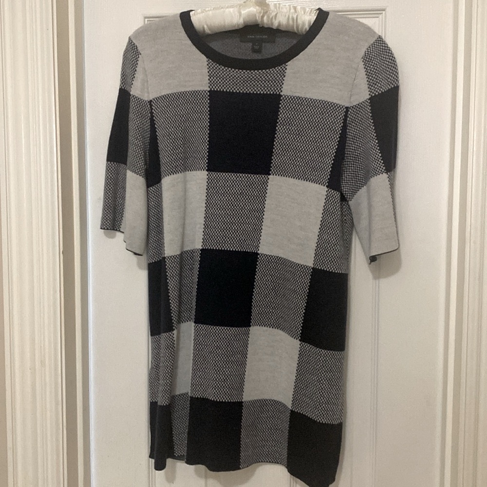 PREPPY ANN TAYLOR Sweater;B&W checked;Super soft acrylic wool fabric;Size Medium